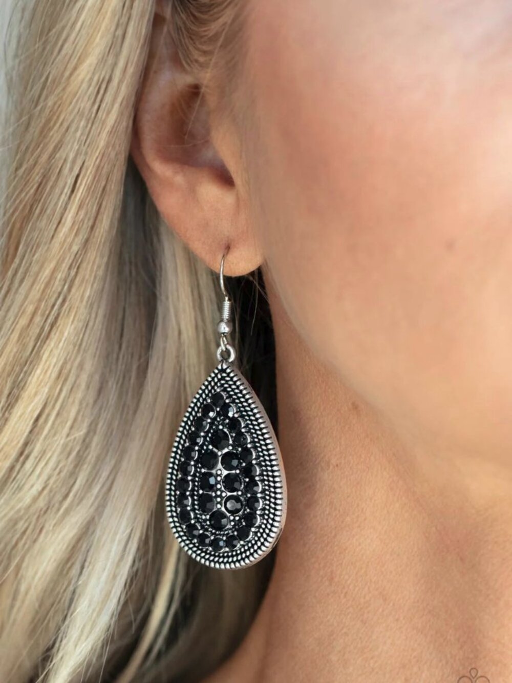 Paparazzi Jewelry Accessories - Interstellar Idol - Black Earrings - Vintage